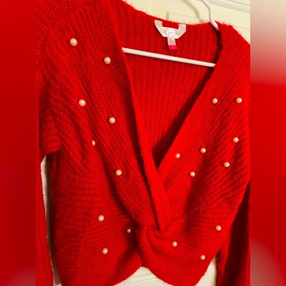 No Boundaries red sweater size Medium with pearl decor - Picture 1 of 7